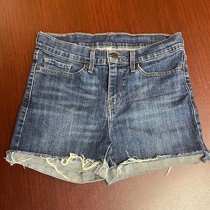 Levi’s Women’s Denim Shorts Stretch Raw Hem Size 28 Medium Wash